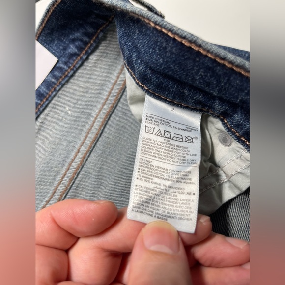 Old Navy Women's Size 2 Blue Boyfriend Mid Rise Cut Off Jeans - Picture 9 of 9